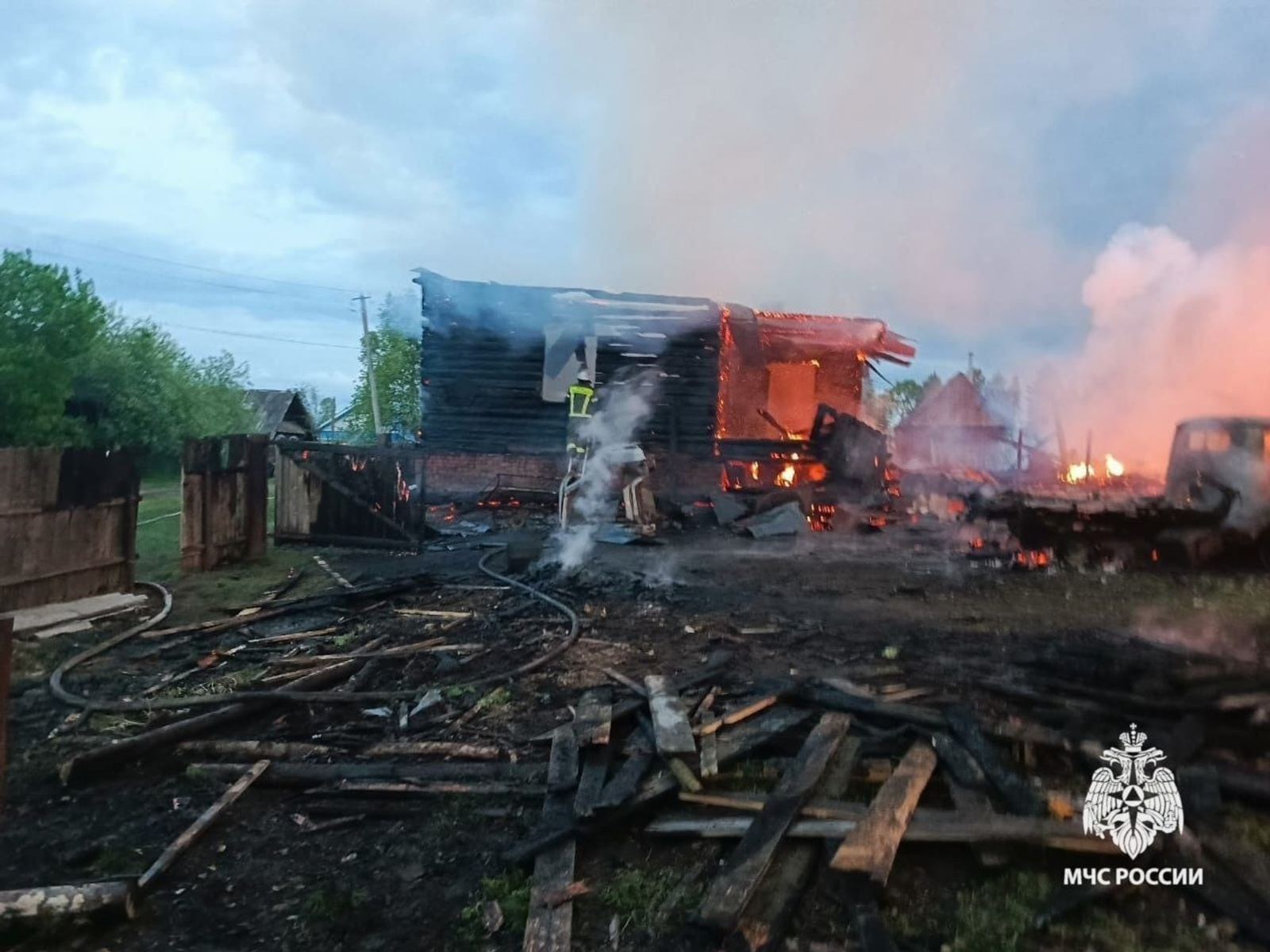У многодетной семьи в Башкирии сгорело всё имущество