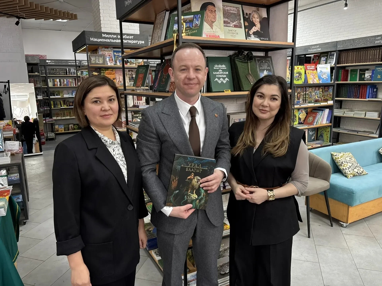 Зампредседателя Правительства Челябинской области посетил магазин "Китап"