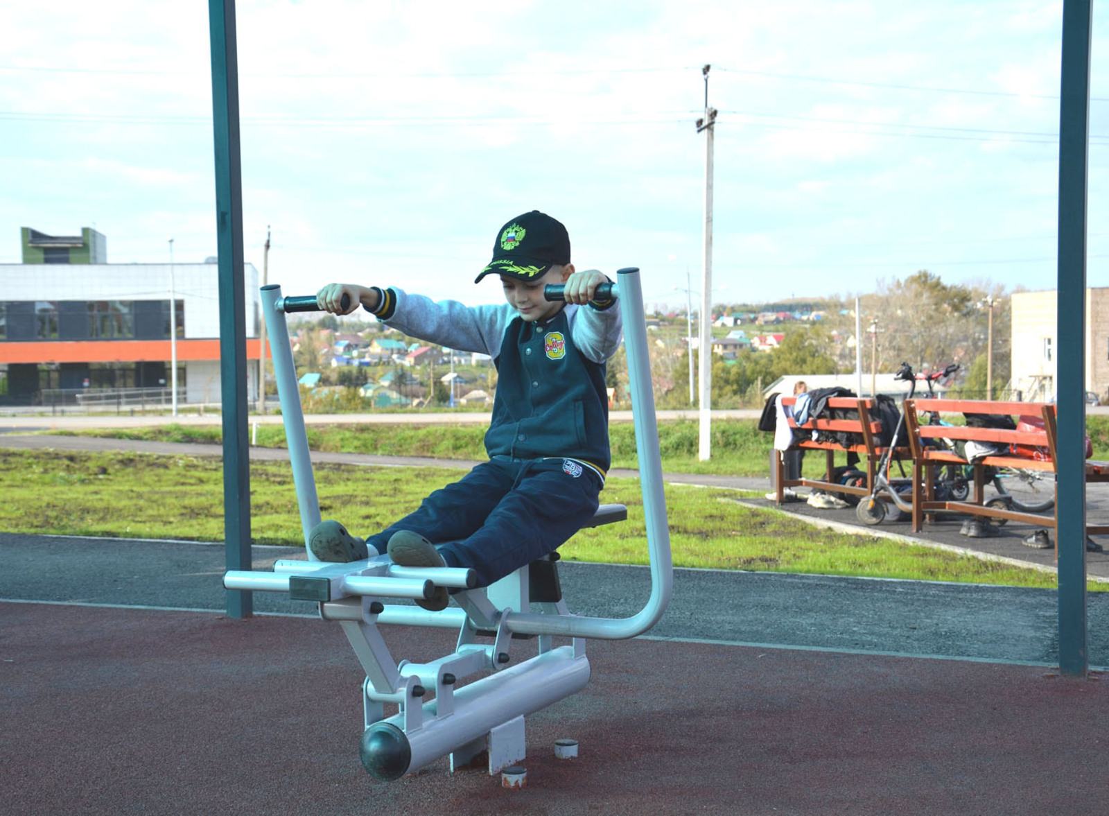 В Башкирии в селе Кармаскалы завершилось благоустройство парка «Нескучный»