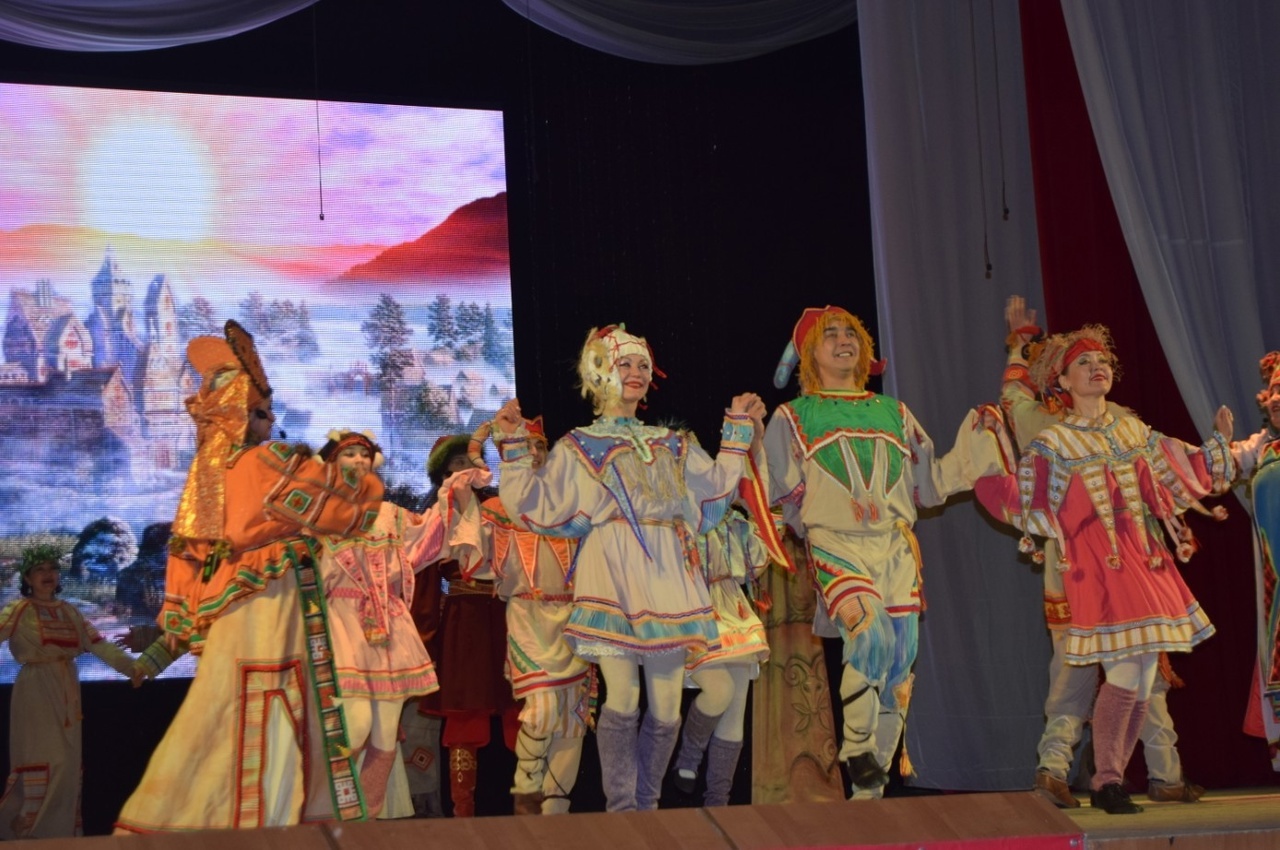 В с.Кармаскалы состоялся мюзикл "Аленький цветочек" для детей участников СВО