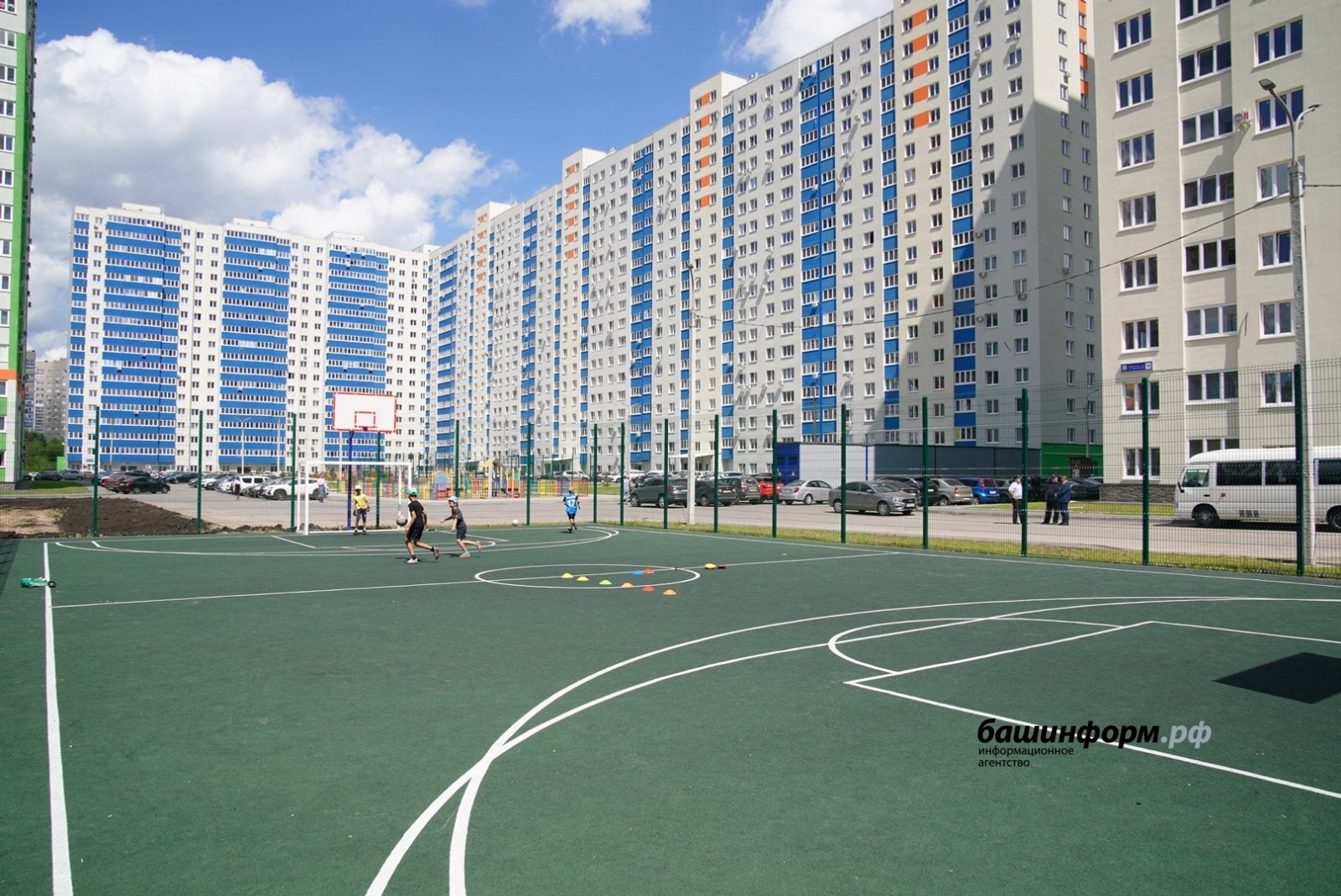 В Уфе вручили ключи новосёлам первого арендного дома ОДК–УМПО