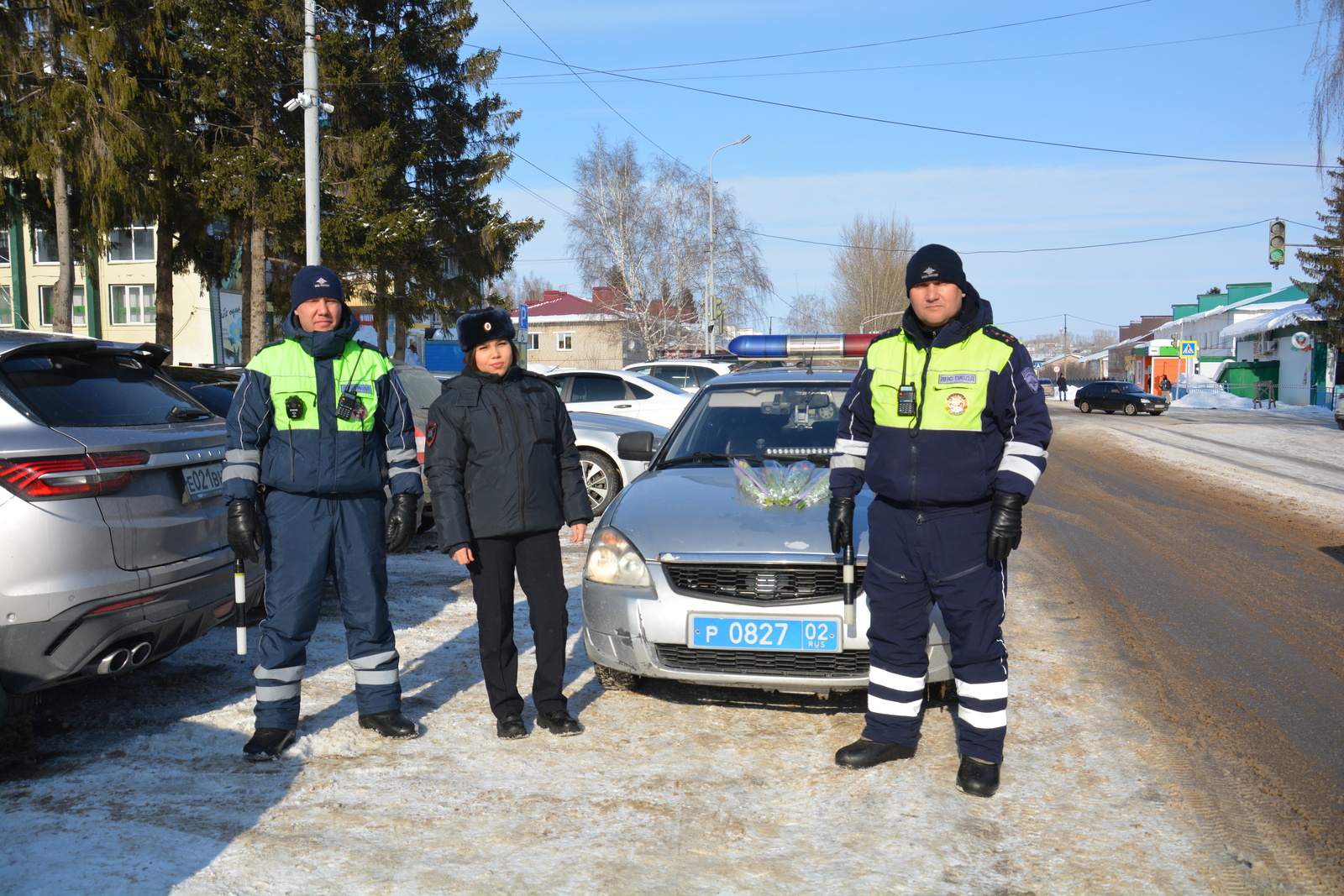 Госавтоинспекция Кармаскалинского района провела акция «Цветы для автоледи»