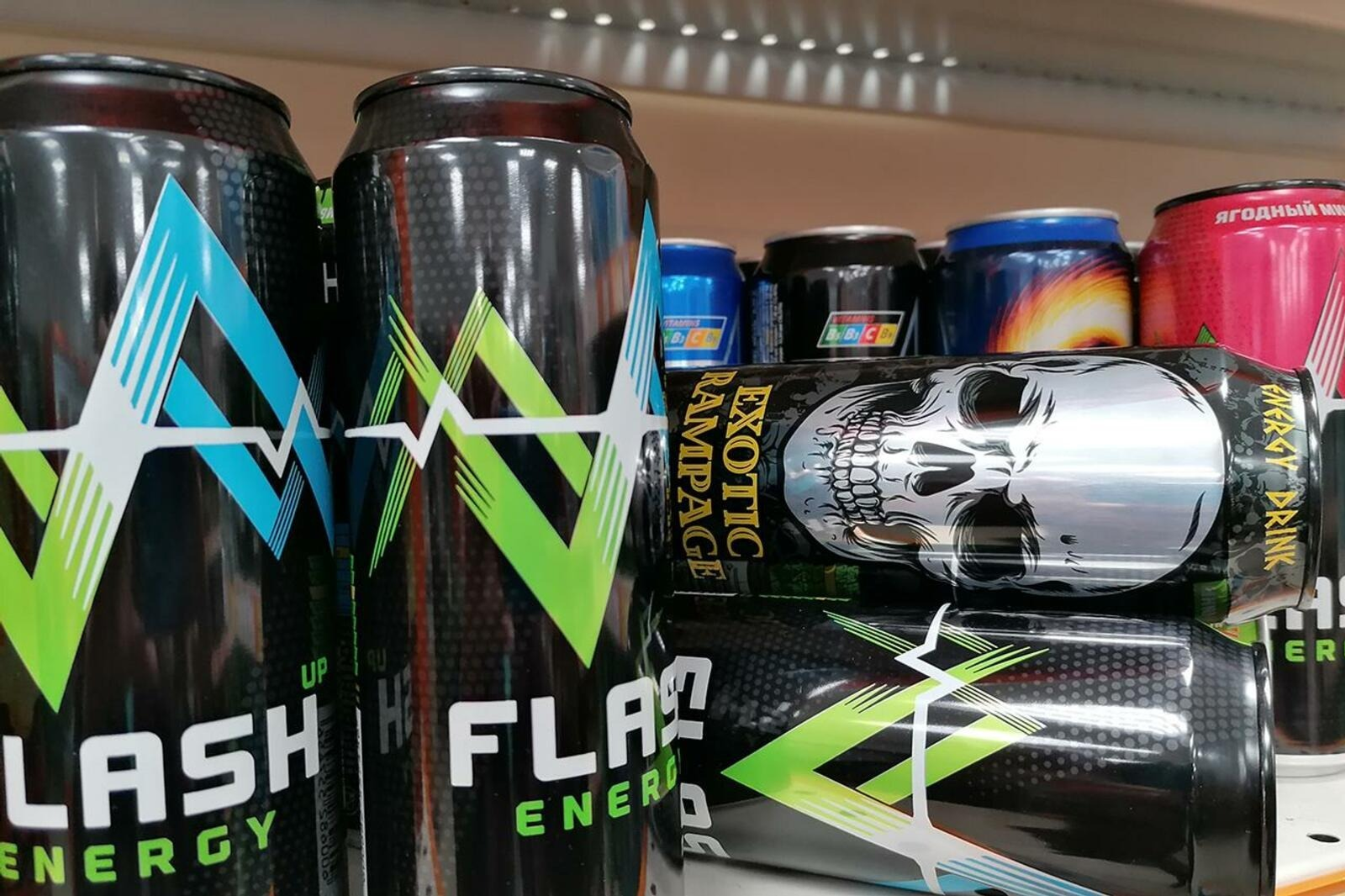 Подписан закон о запрете продажи энергетиков