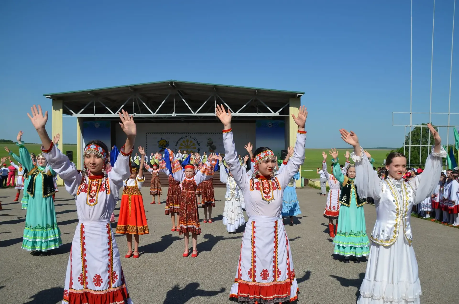 В Кармаскалинском районе прошел яркий и веселый детский Сабантуй