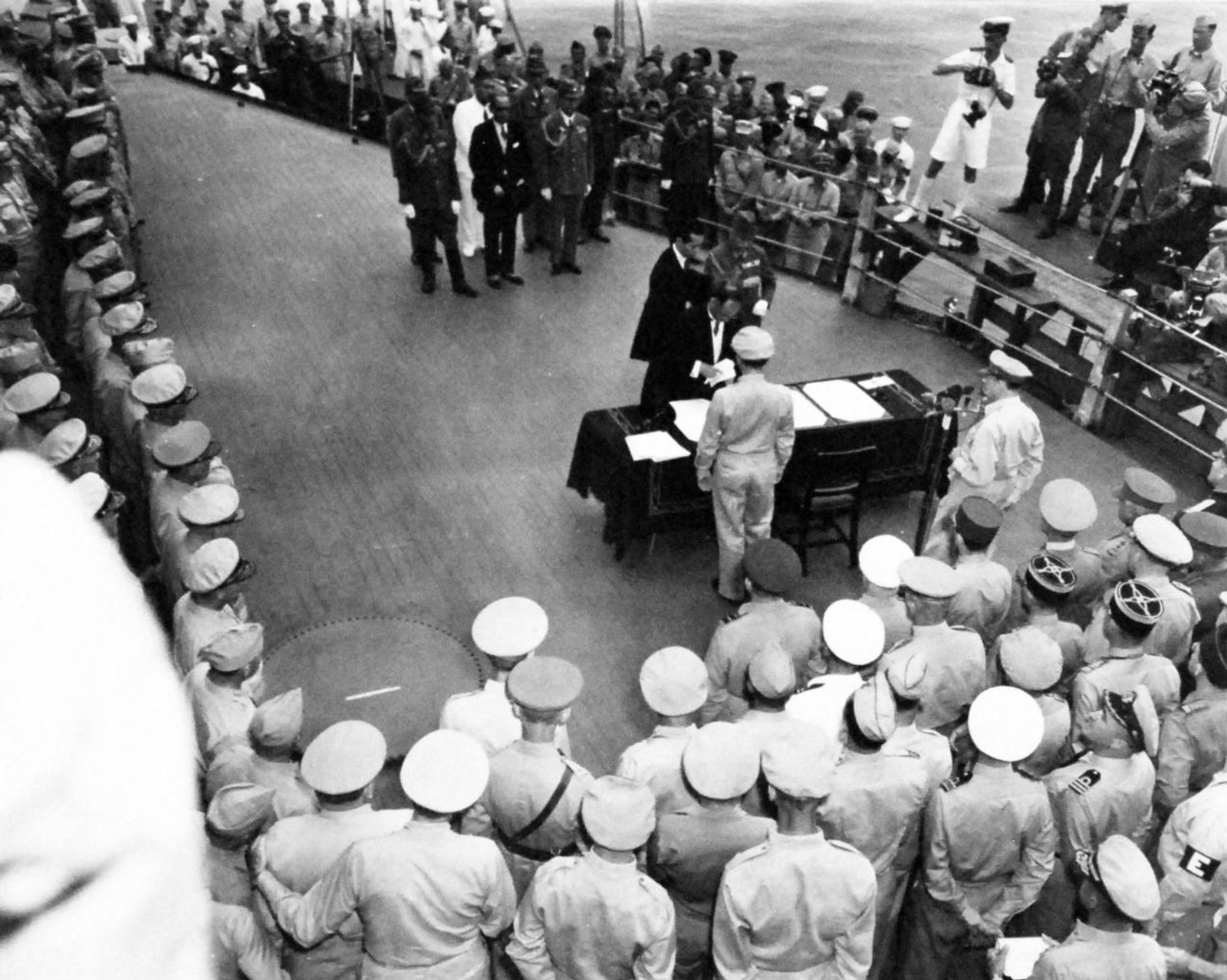 Андрей Назаров призвал передать молодому поколению правду о героях Войны