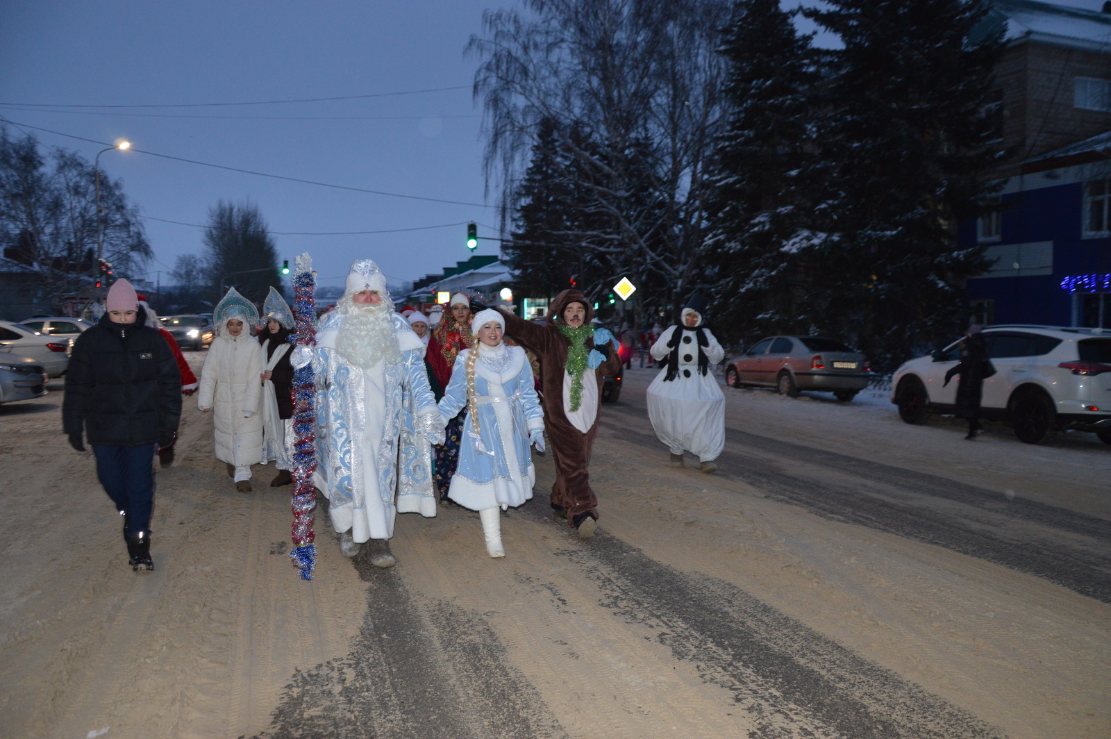 В Кармаскалинском районе прошел Парад Дедов Морозов и Снегурочек