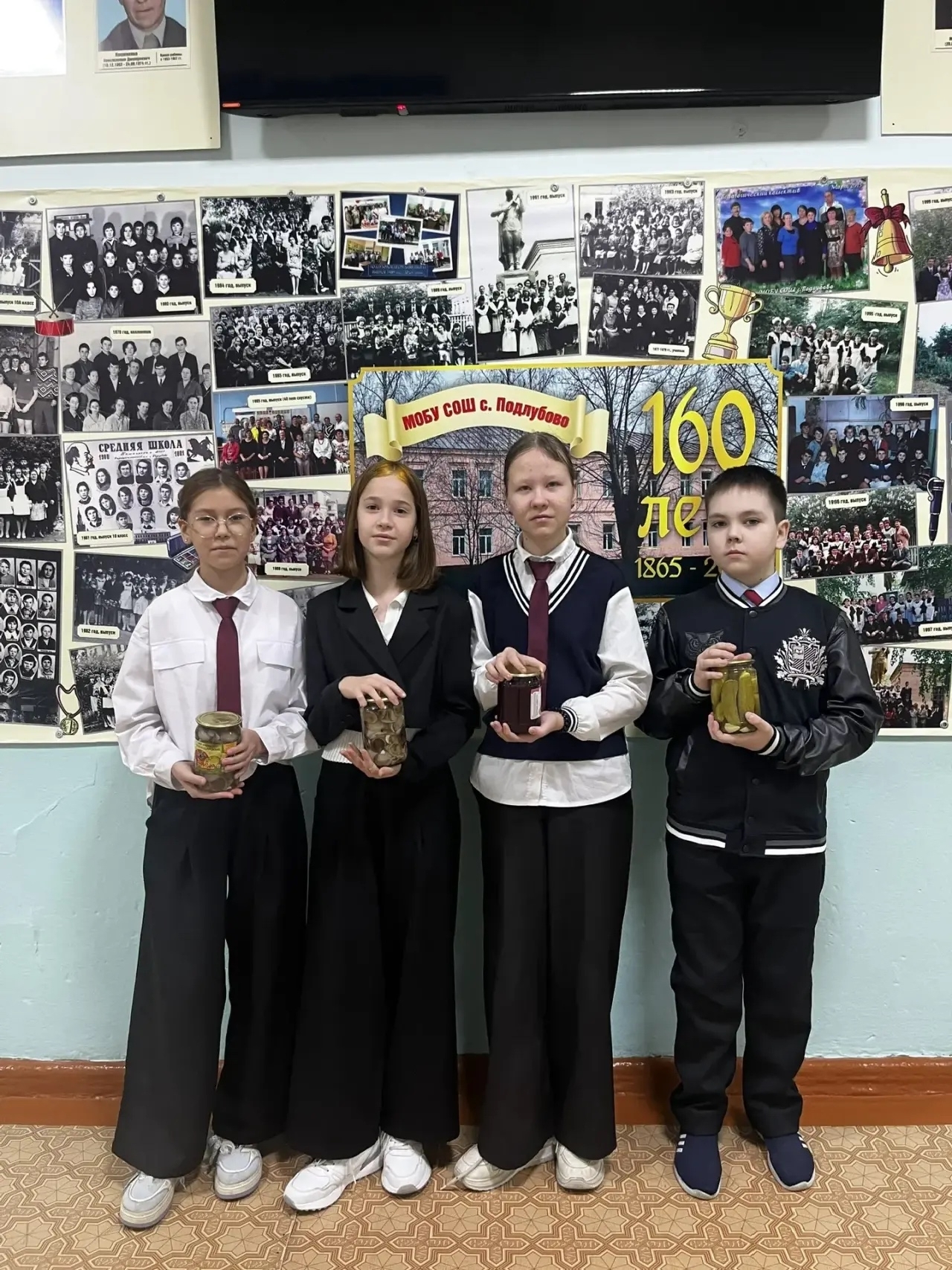 Школа села Подлубово собрала гуманитарную помощь для участников СВО