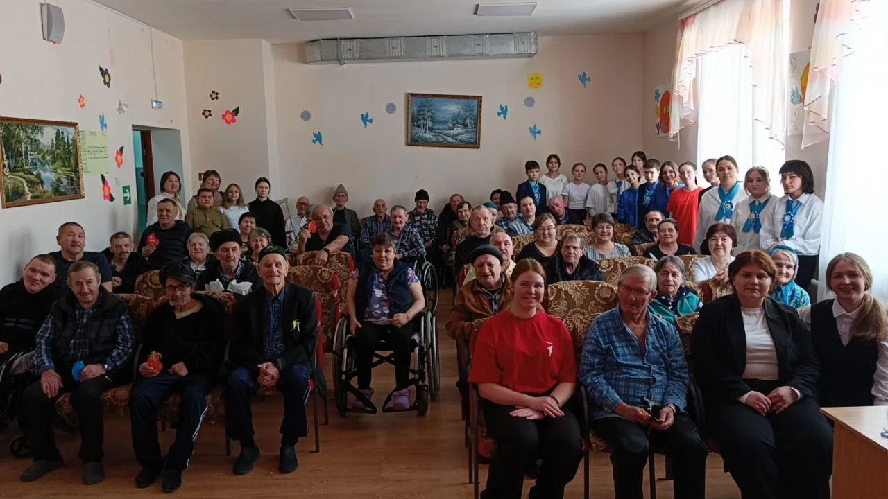 Учащиеся школы деревни Константиновка посетили Дом инвалидов "Милосердие"