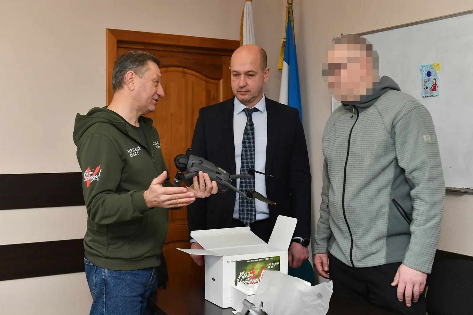 В Башкирии журналисты передали квадрокоптер и тепловизор коллеге на СВО
