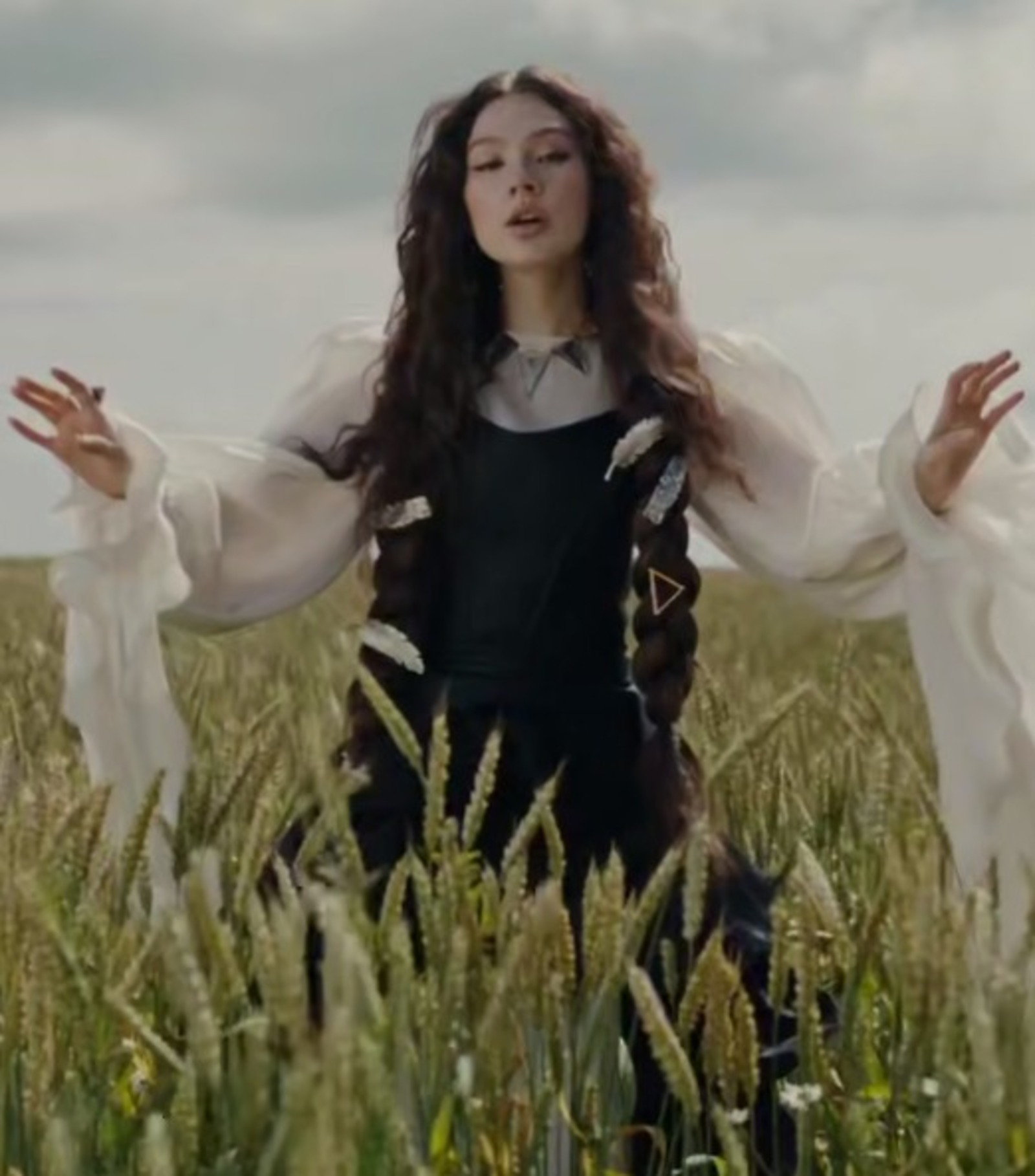 Дату релиза новой песни опубликовала уфимская группа AY YOLA