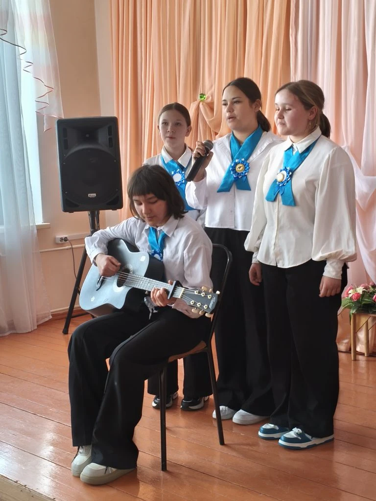 Учащиеся школы деревни Константиновка посетили Дом инвалидов "Милосердие"