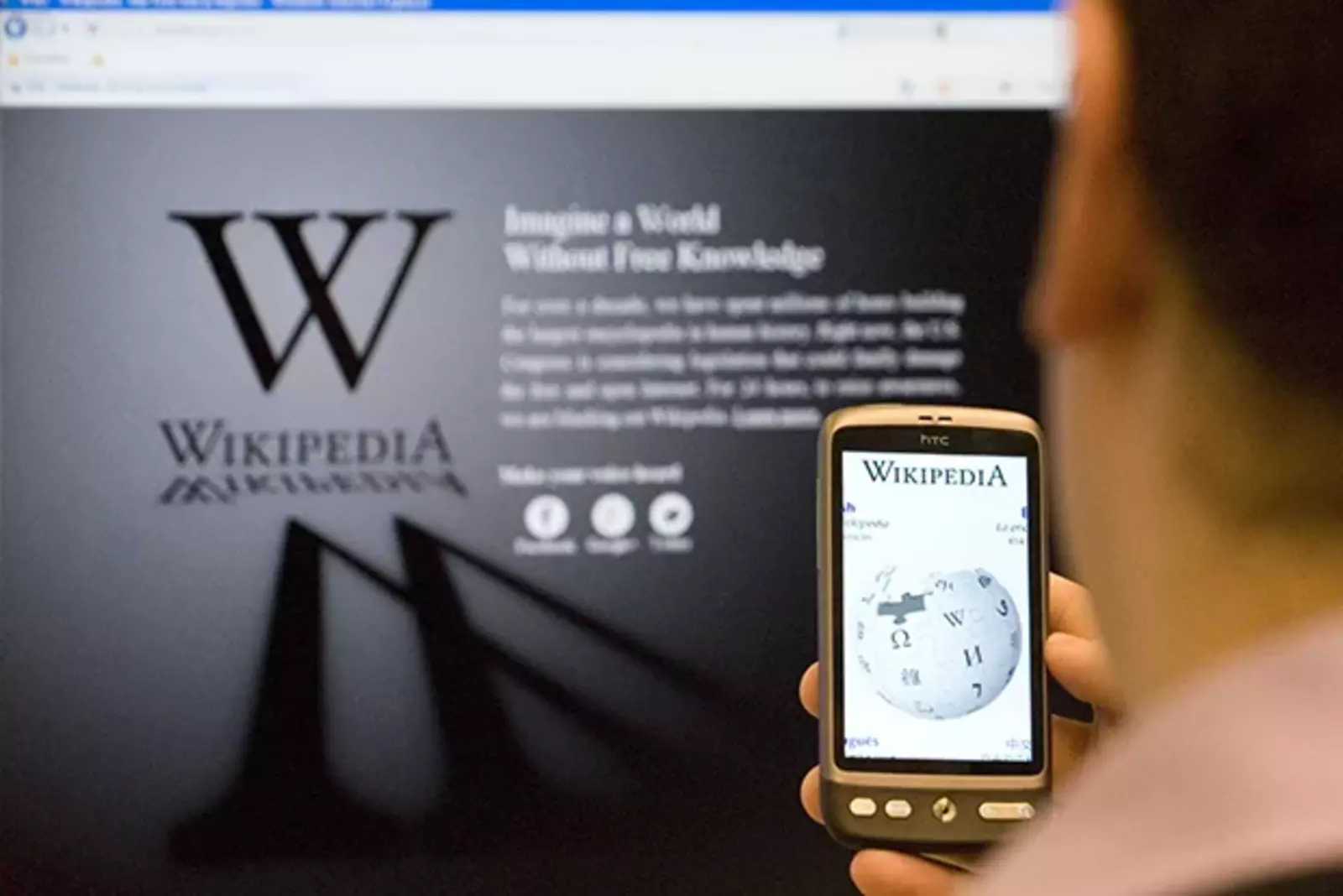 Российская википедия аналог. Wikipedia mobile. Википедия фото. Википедия. Первов в Википедии.