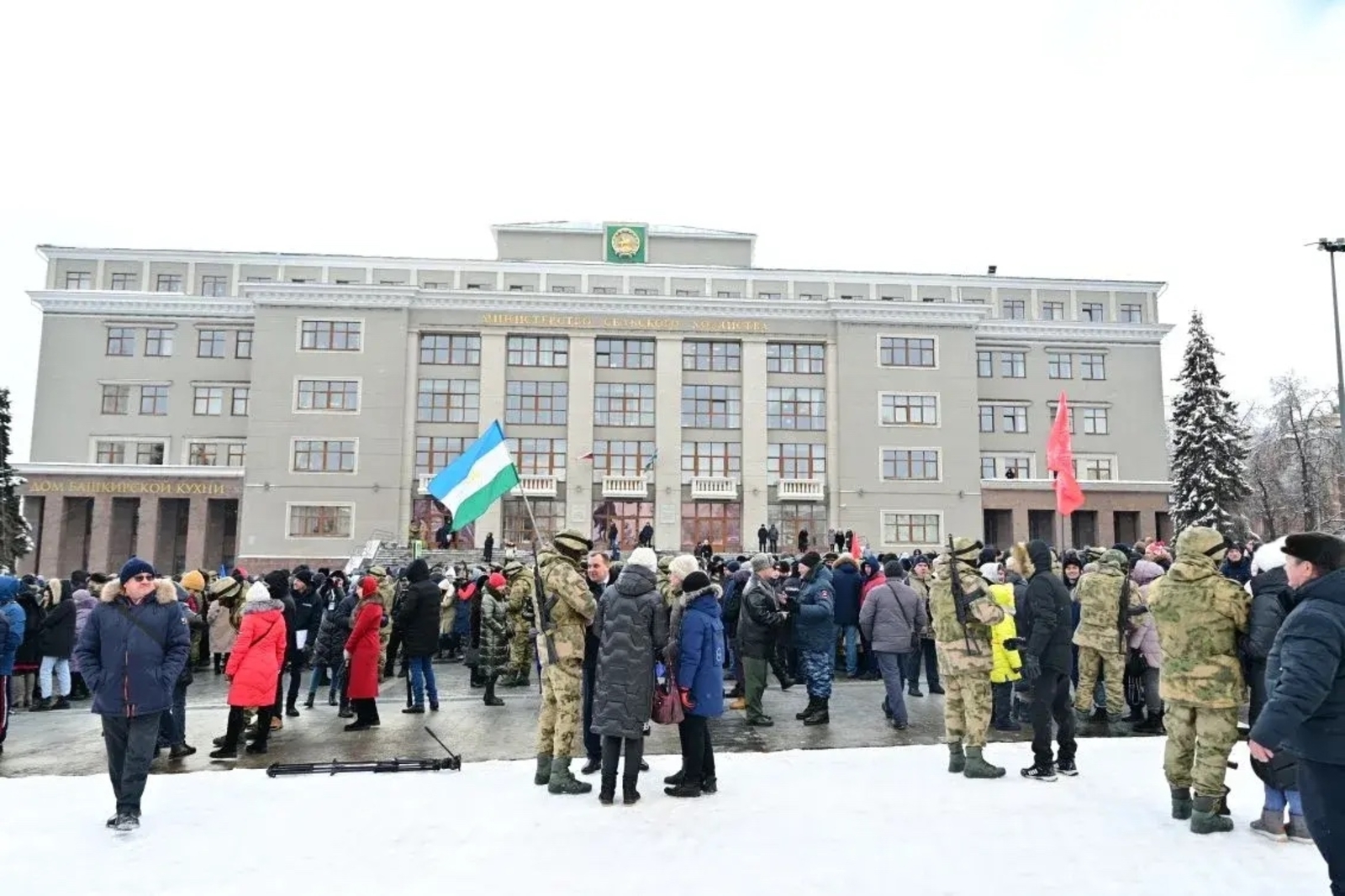 Глава Башкирии поздравил жителей республики с Днем государственного флага