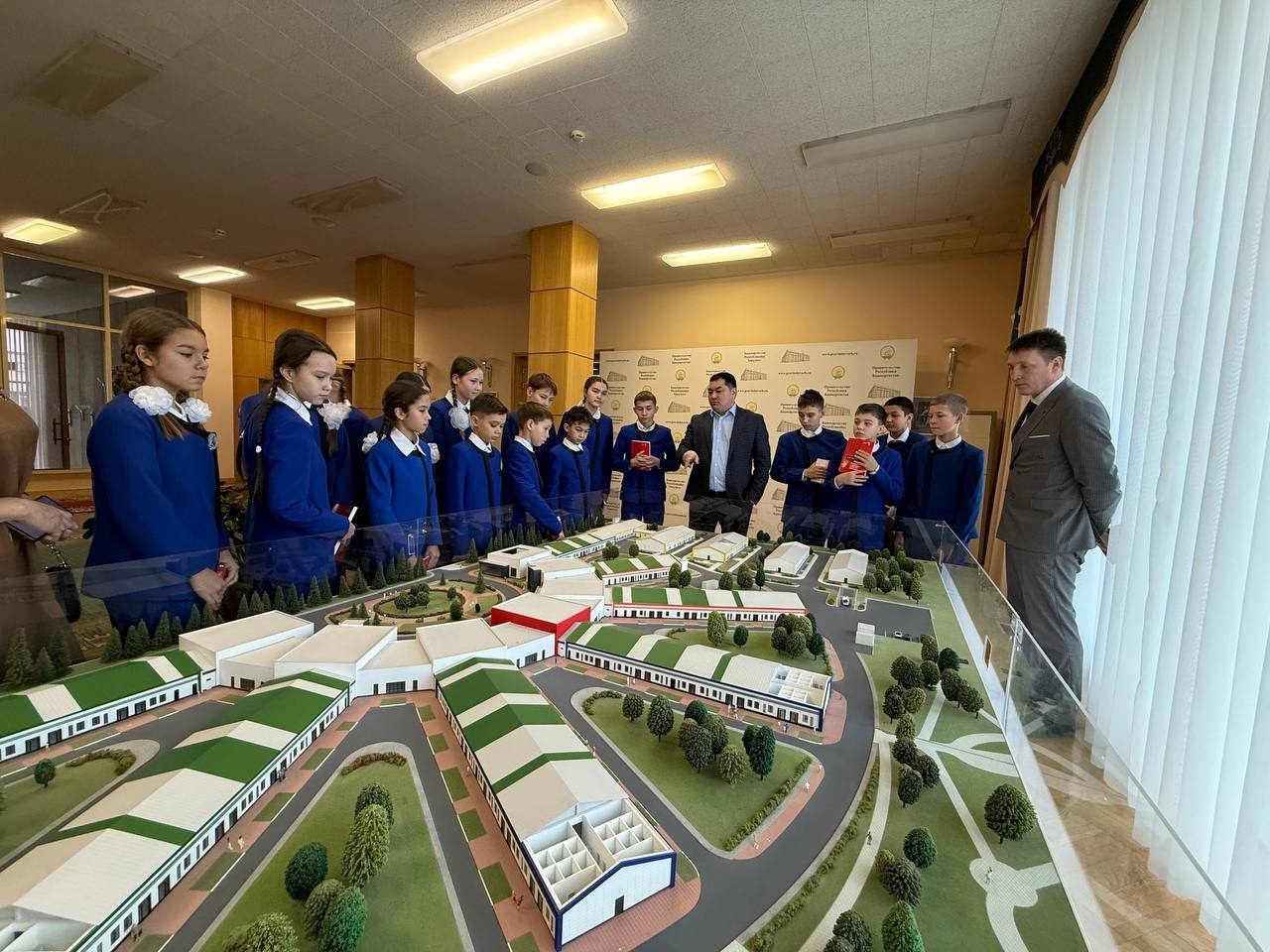 Обучающиеся Кармаскалинского района посетили Правительство Башкирии