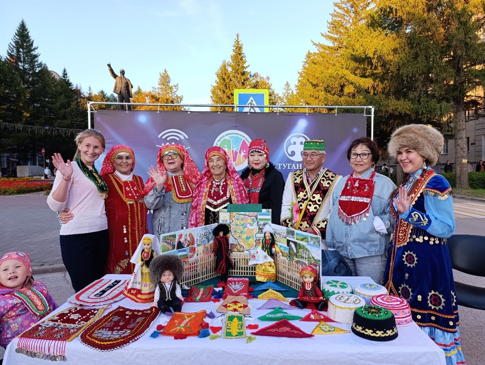 Глава Башкирии поздравил всех жителей Башкирии с Днем национального костюма