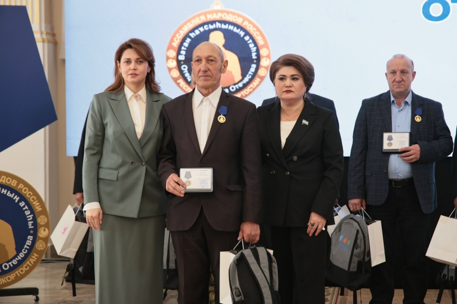 Житель Кармаскалинского района награжден медалью «Отец защитника Отечества»