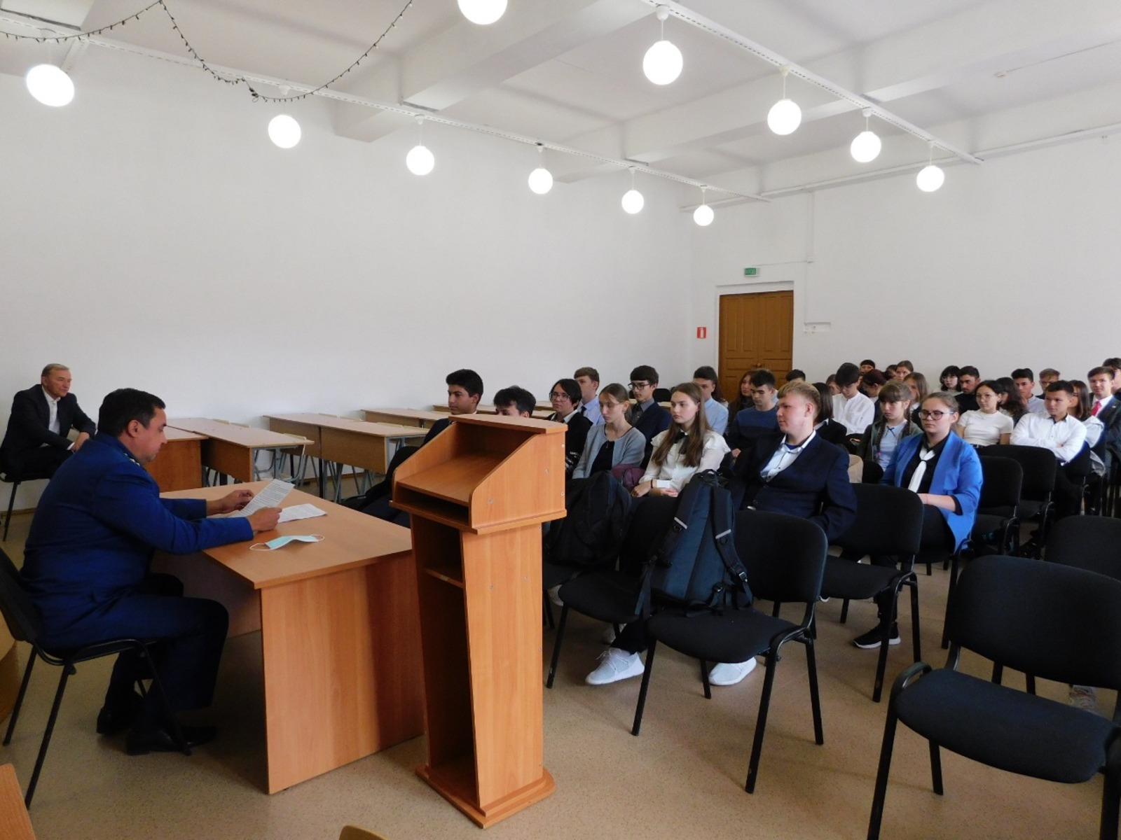Сотрудники прокуратуры встретились со школьниками