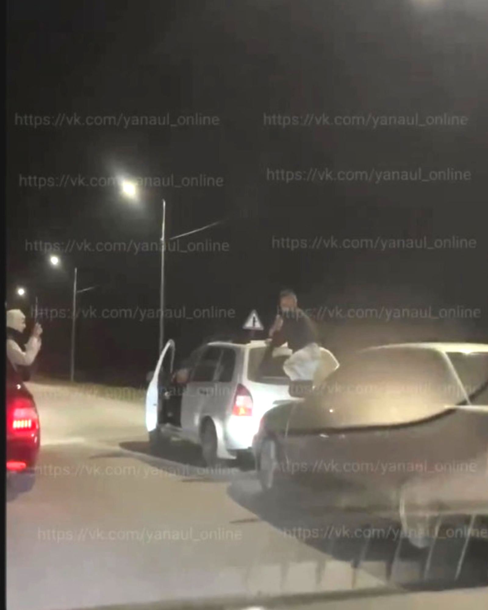 В Башкирии парень устроил шоу, перепрыгивал с авто на авто во время движения