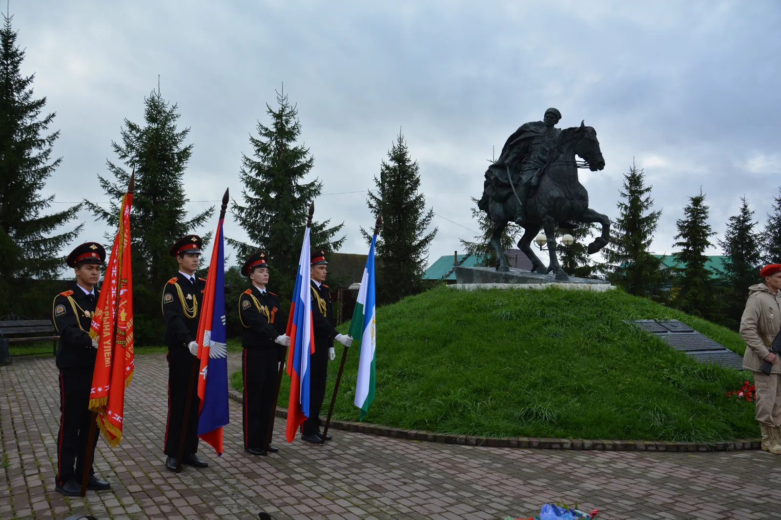 В селе Шаймуратово почтили память героя России М. Шаймуратова