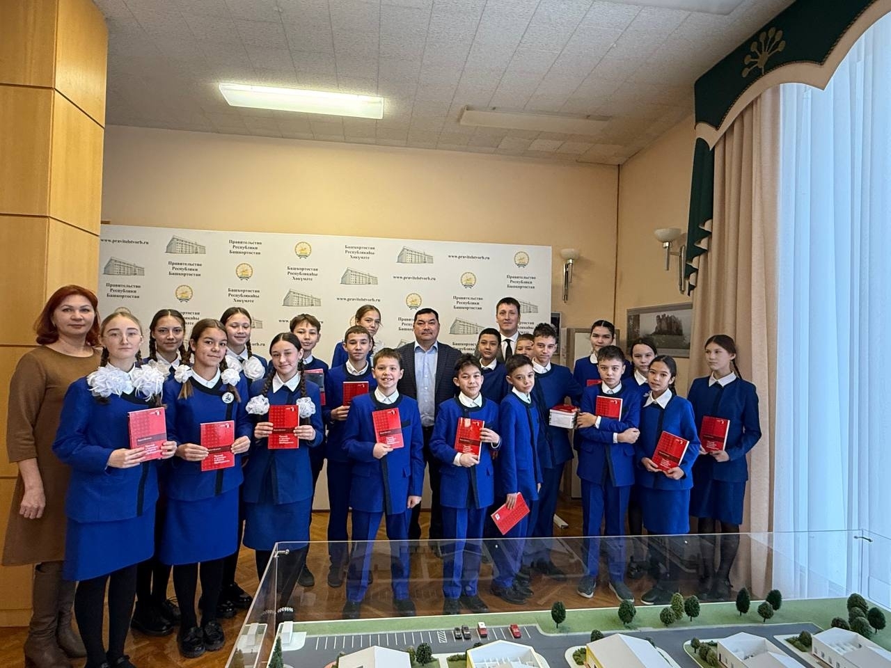 Обучающиеся Кармаскалинского района посетили Правительство Башкирии