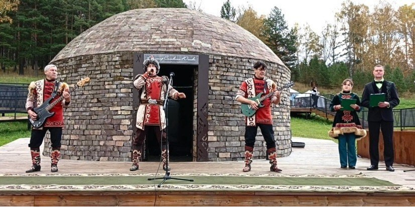 В Башкирии увековечили память Салавата Юлаева открытием кенотафа на малой родине