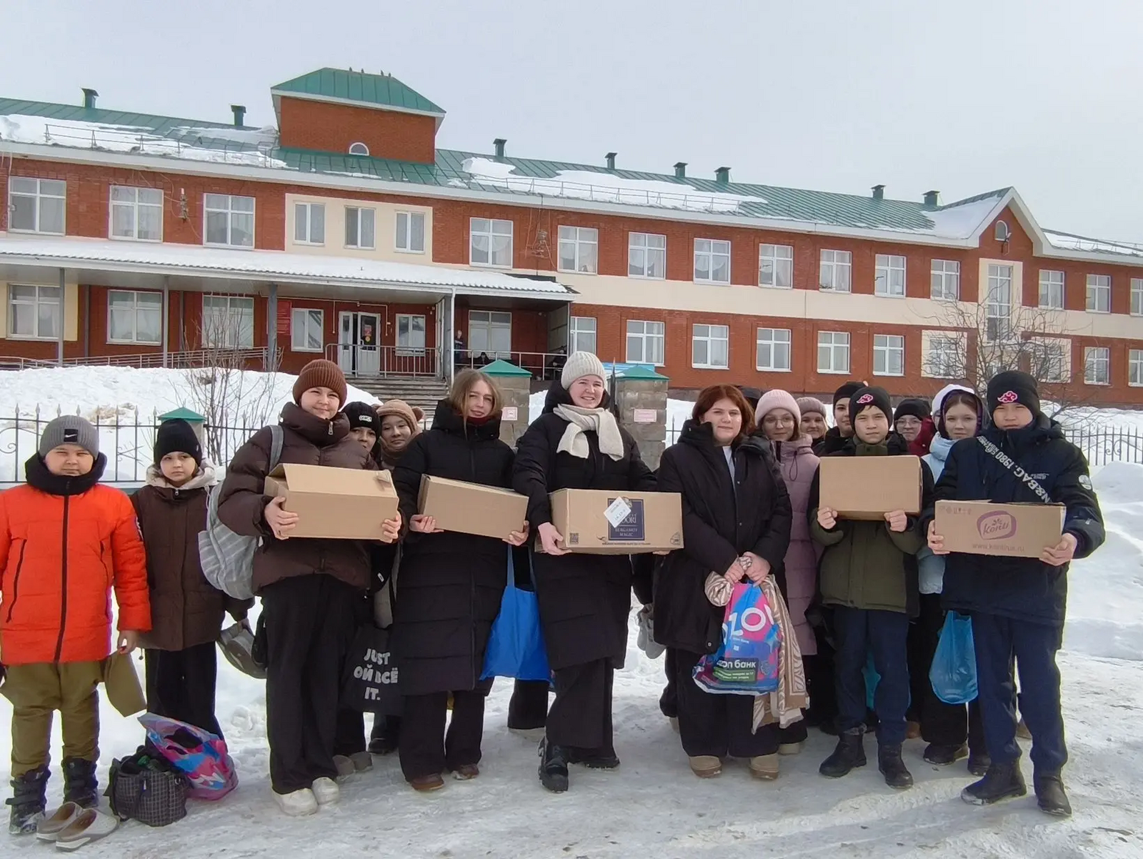 Учащиеся школы деревни Константиновка посетили Дом инвалидов "Милосердие"