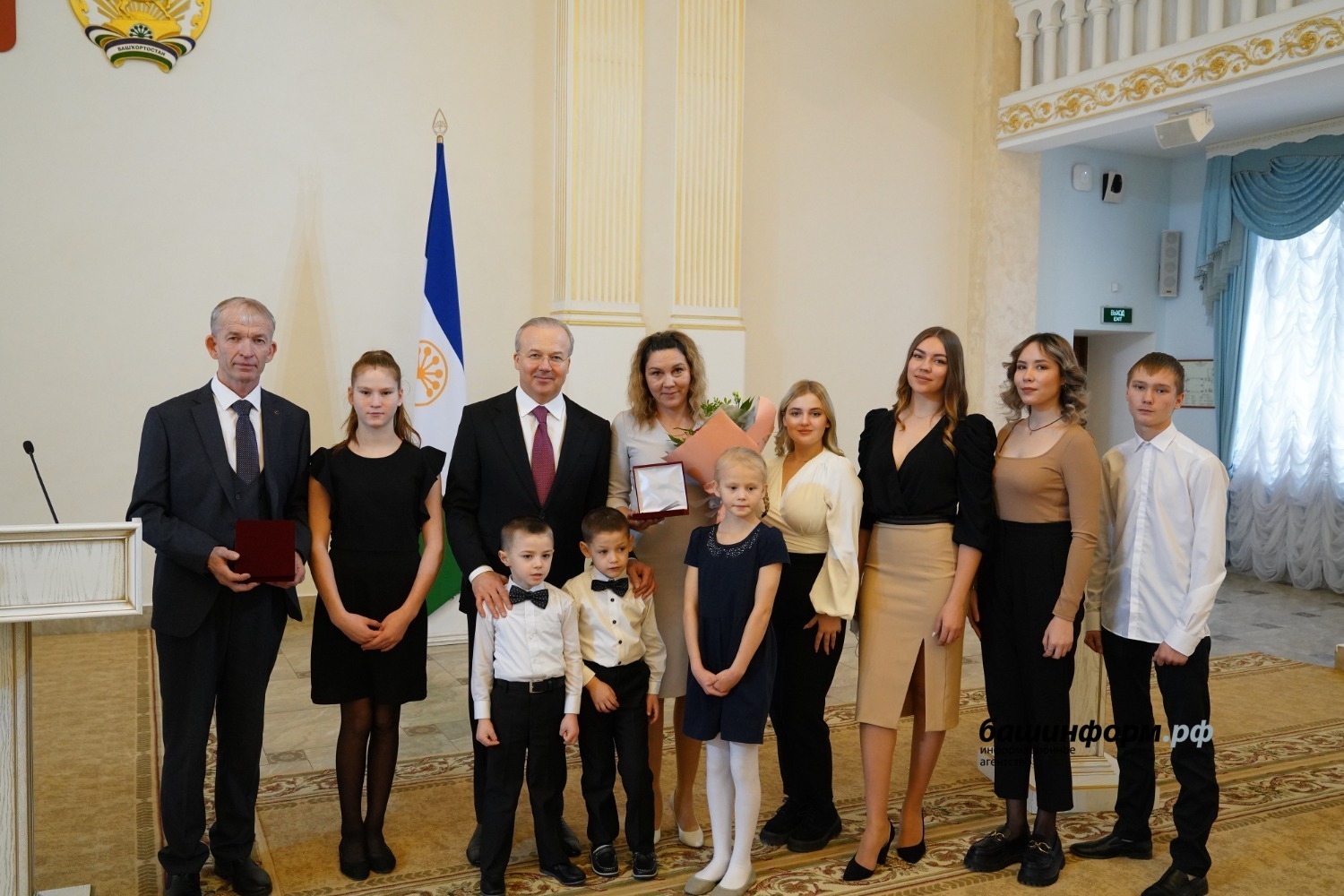 10 семей республики удостоены государственной награды «Родительская доблесть»