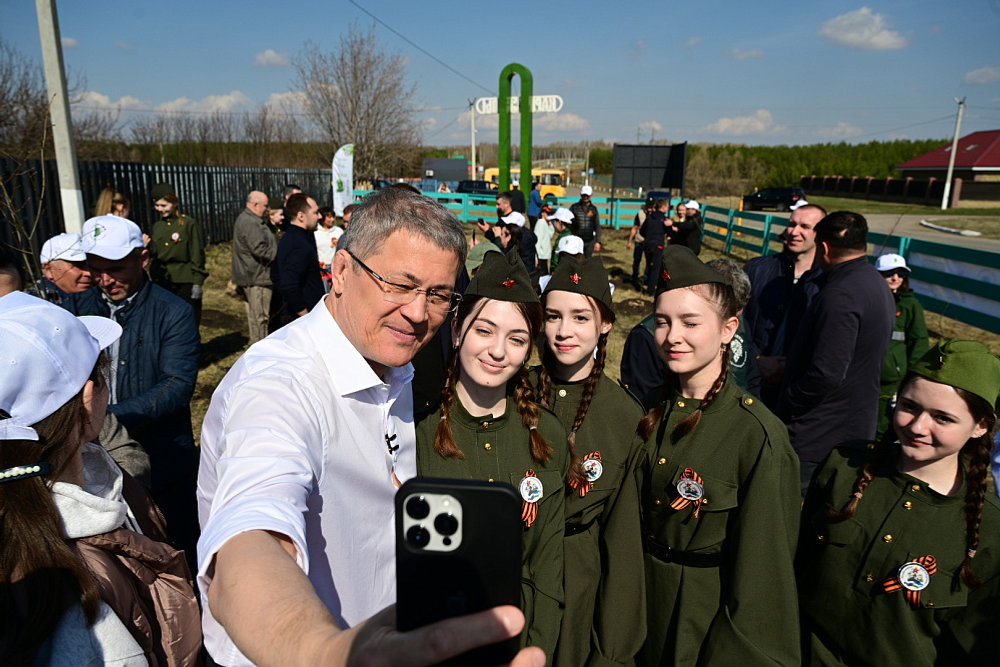 В патриотическом парке села Кармаскалы заложили аллею из 500 деревьев