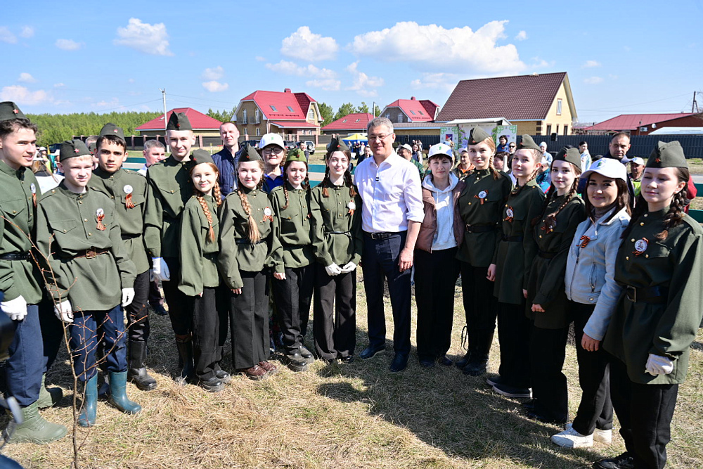 В патриотическом парке села Кармаскалы заложили аллею из 500 деревьев