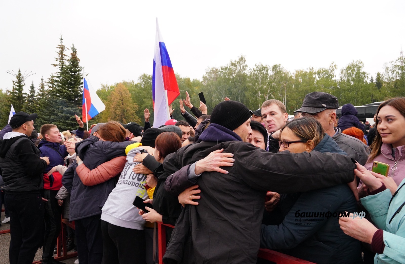 Путин поручил главам регионов оказывать всемерную поддержку мобилизованным и их семьям