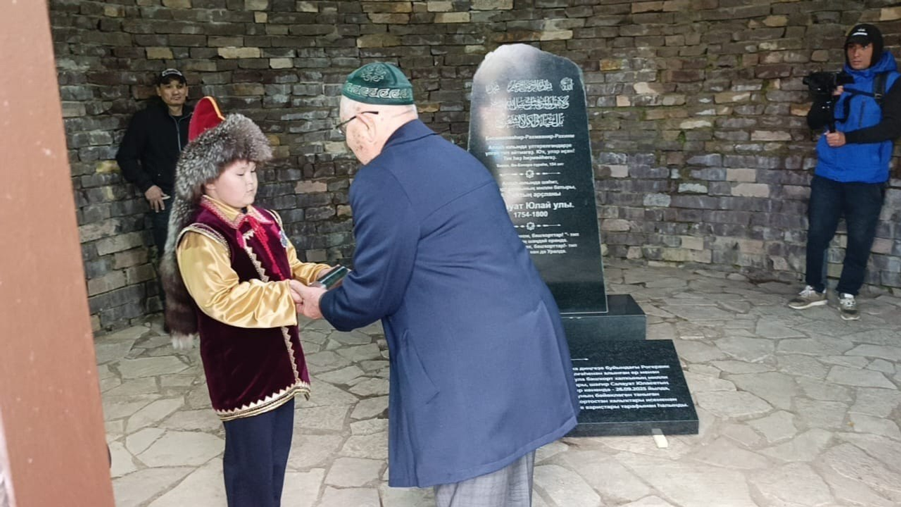 В Башкирии увековечили память Салавата Юлаева открытием кенотафа на малой родине
