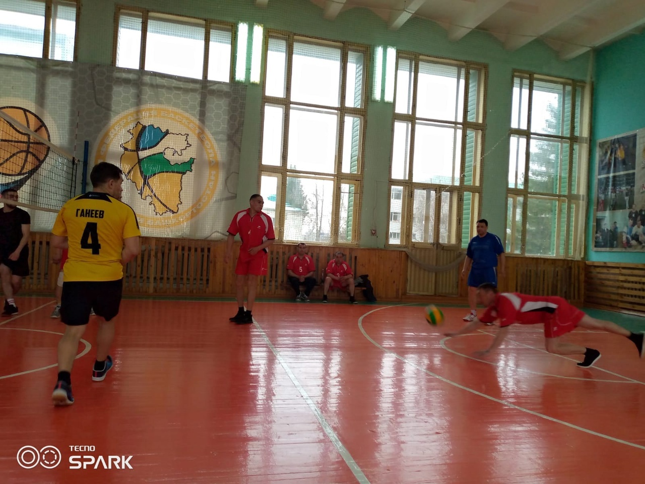 В  селе Кармаскалы прошёл турнир по волейболу, посвящённый памяти Валерия Вахитова, погибшего на Чеченской войне