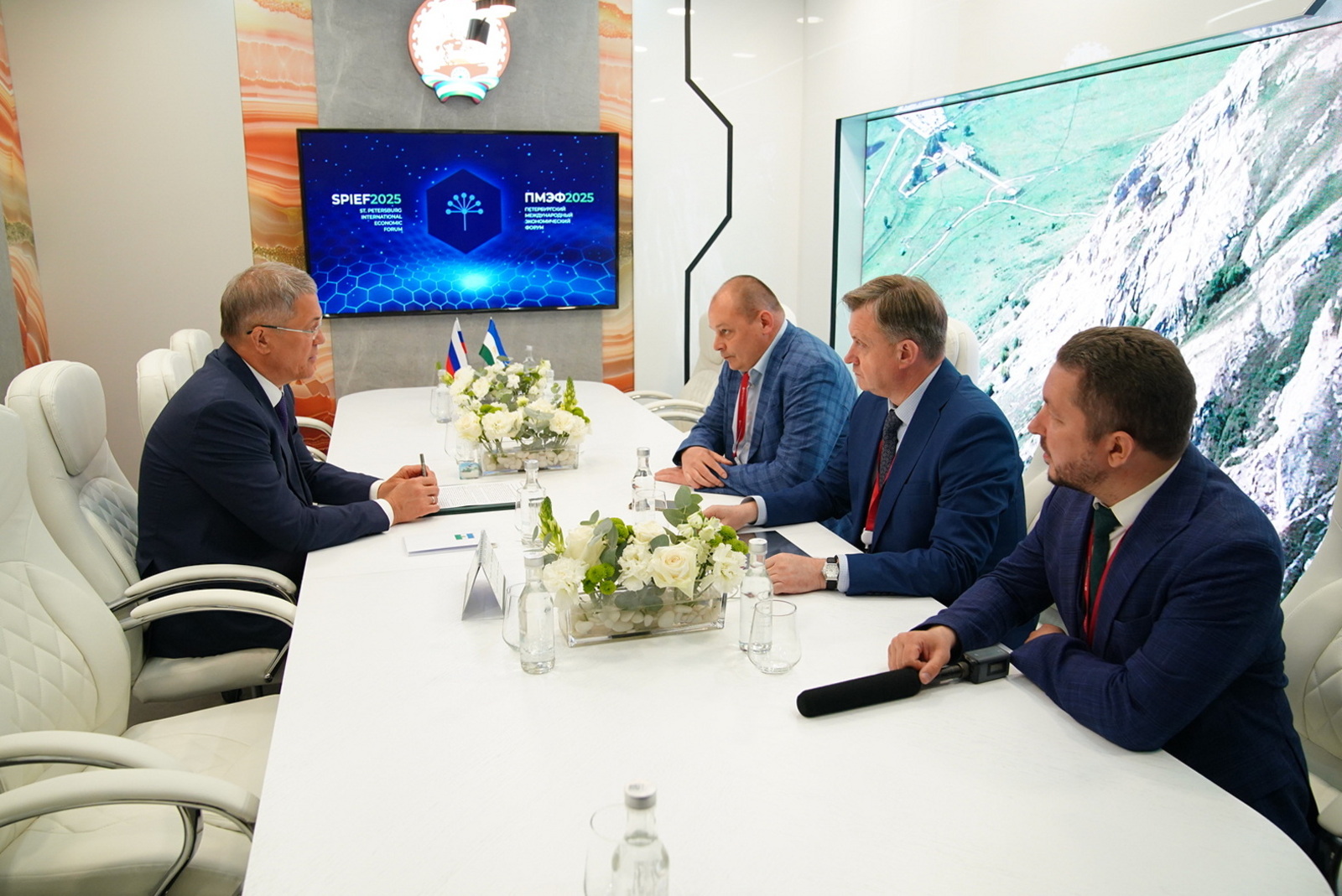 Интервью Радия Хабирова «Новым известиям»