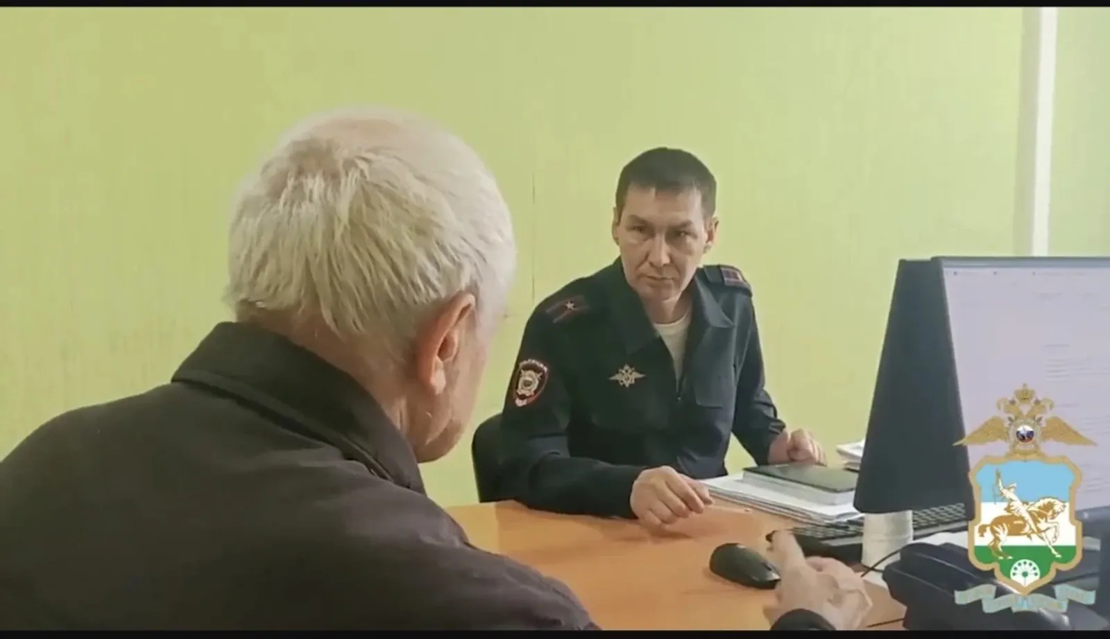 В Салавате таксист передал в полицию деньги пенсионера, спасённые от мошенников