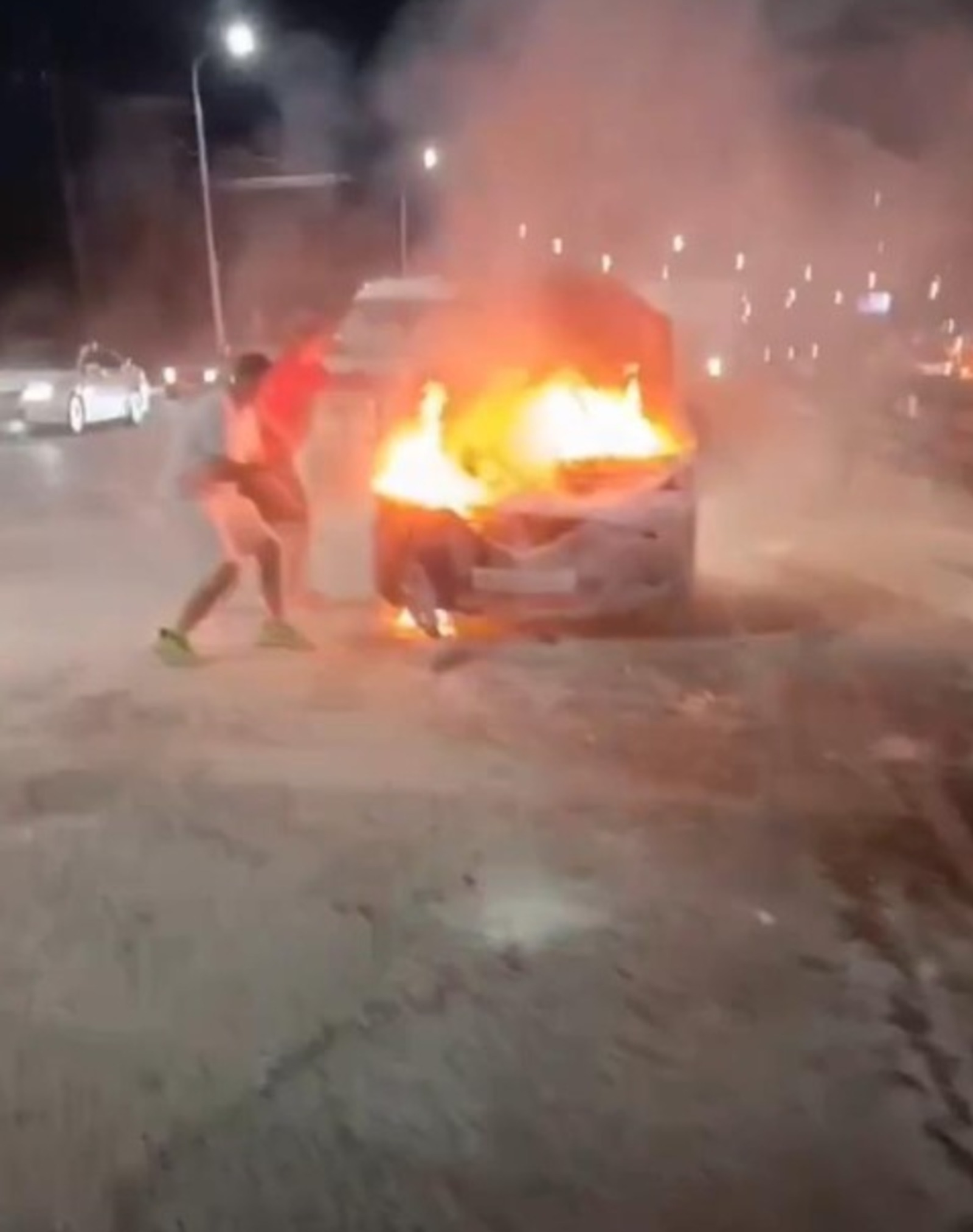 В Башкирии прямо на дороге сгорела машина