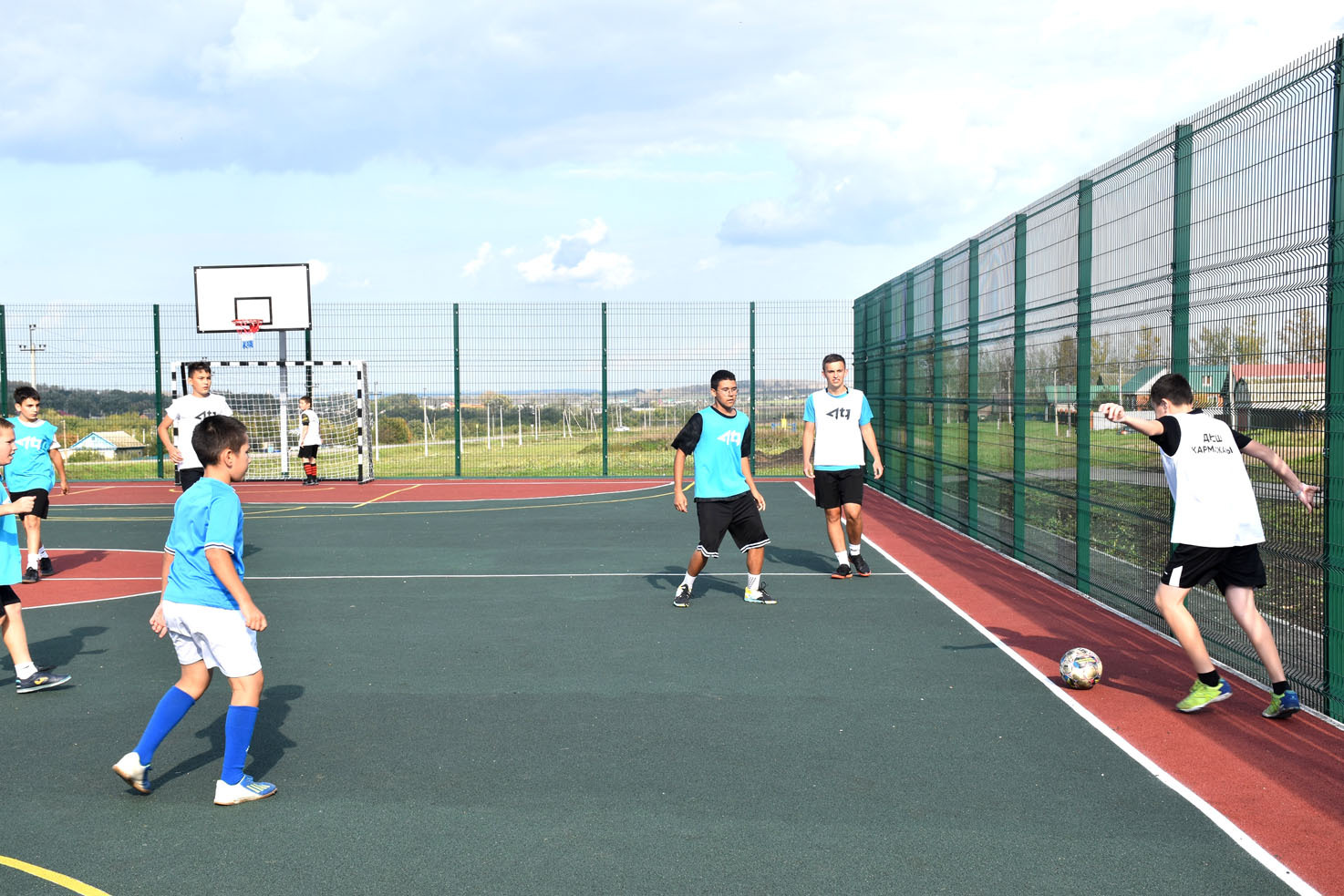 В Башкирии в селе Кармаскалы завершилось благоустройство парка «Нескучный»