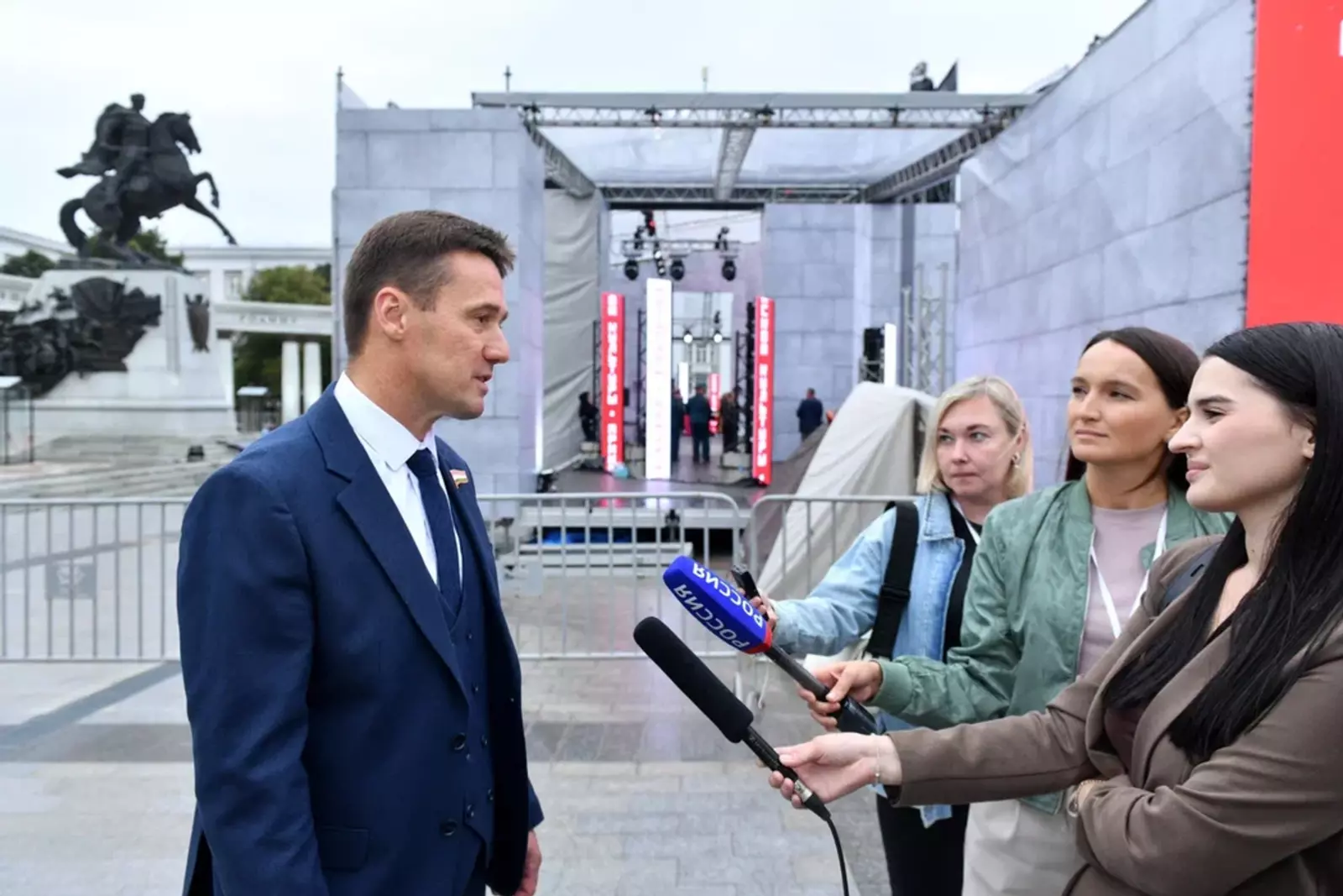 Певец Рамиль Бадамшин презентует в Уфе новую песню «Живи, герой!»