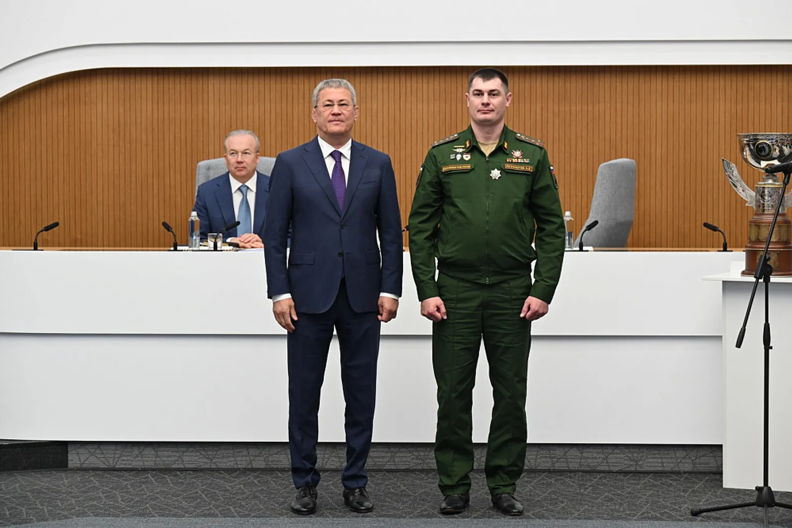 Радий Хабиров вручил государственные награды Башкортостана участникам СВО
