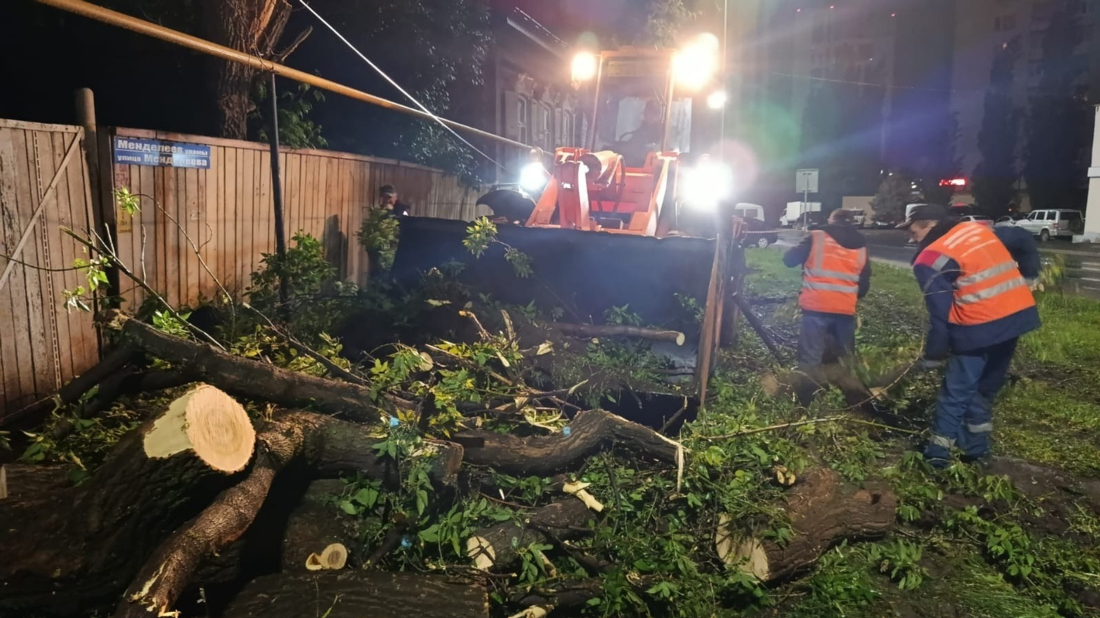 В Уфе устраняют последствия ливня