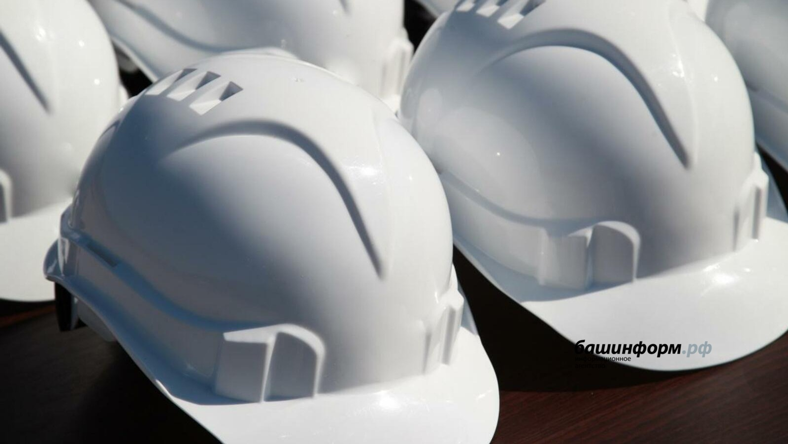 В Башкирии рабочего засыпало землей