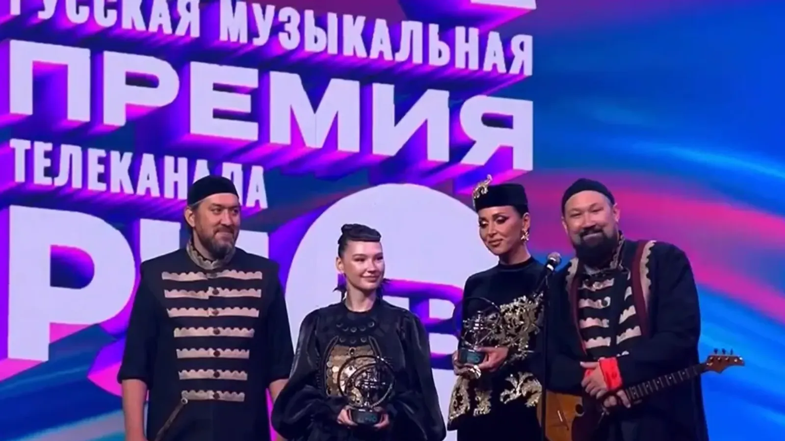 Группа AY YOLA и певица Алсу удостоились музпремии телеканала RU.TV