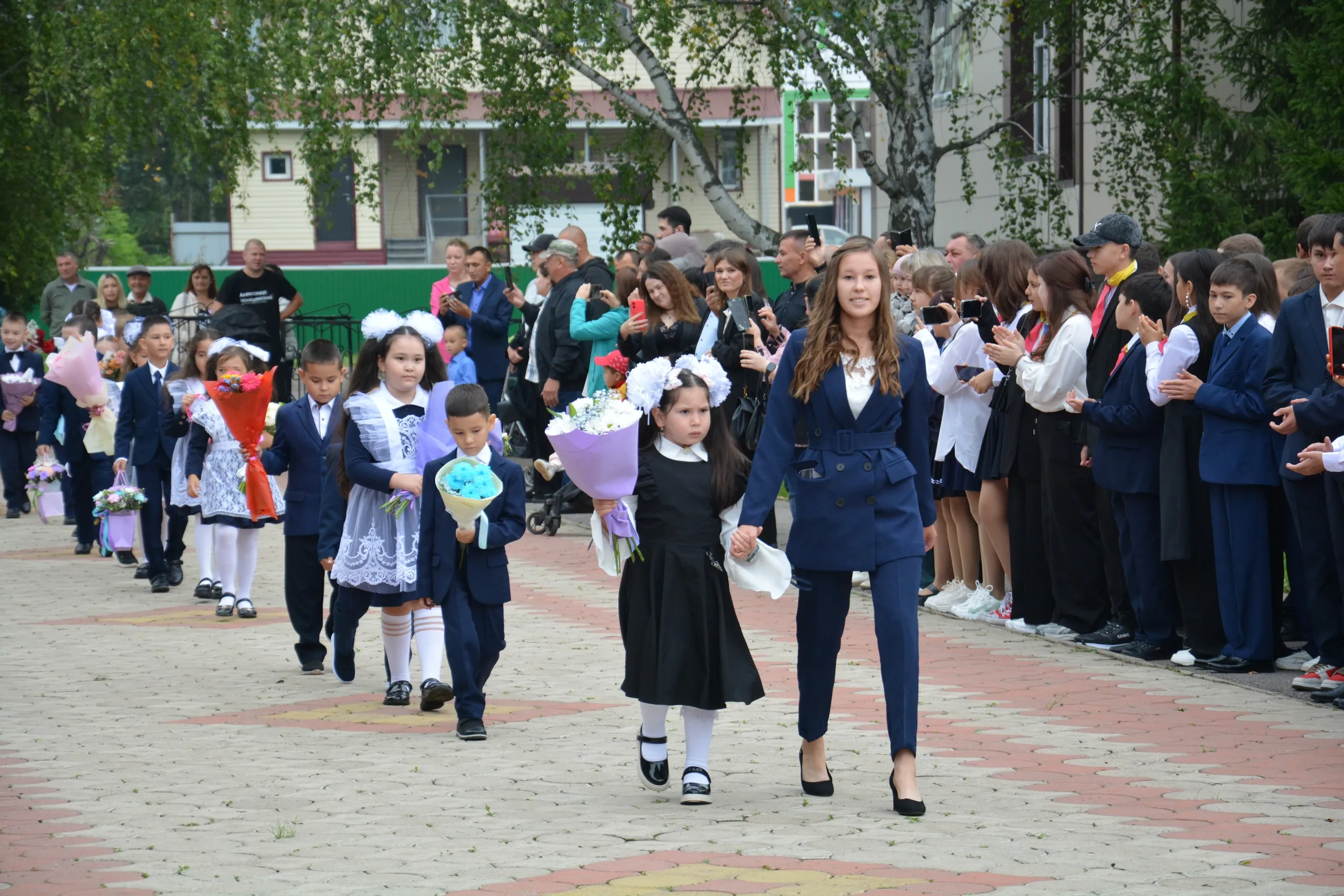 Торжественная линейка и первый звонок прозвучали в школе села Кармаскалы