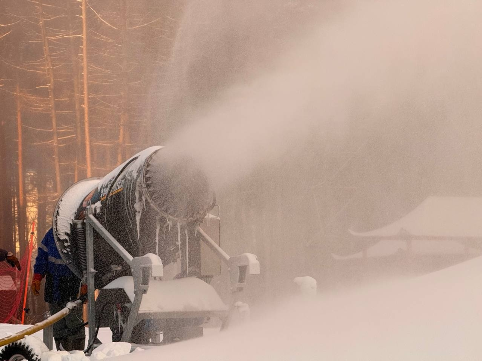 40 тысяч тонн искусственного снега уложат на лыжную трассу в Уфе