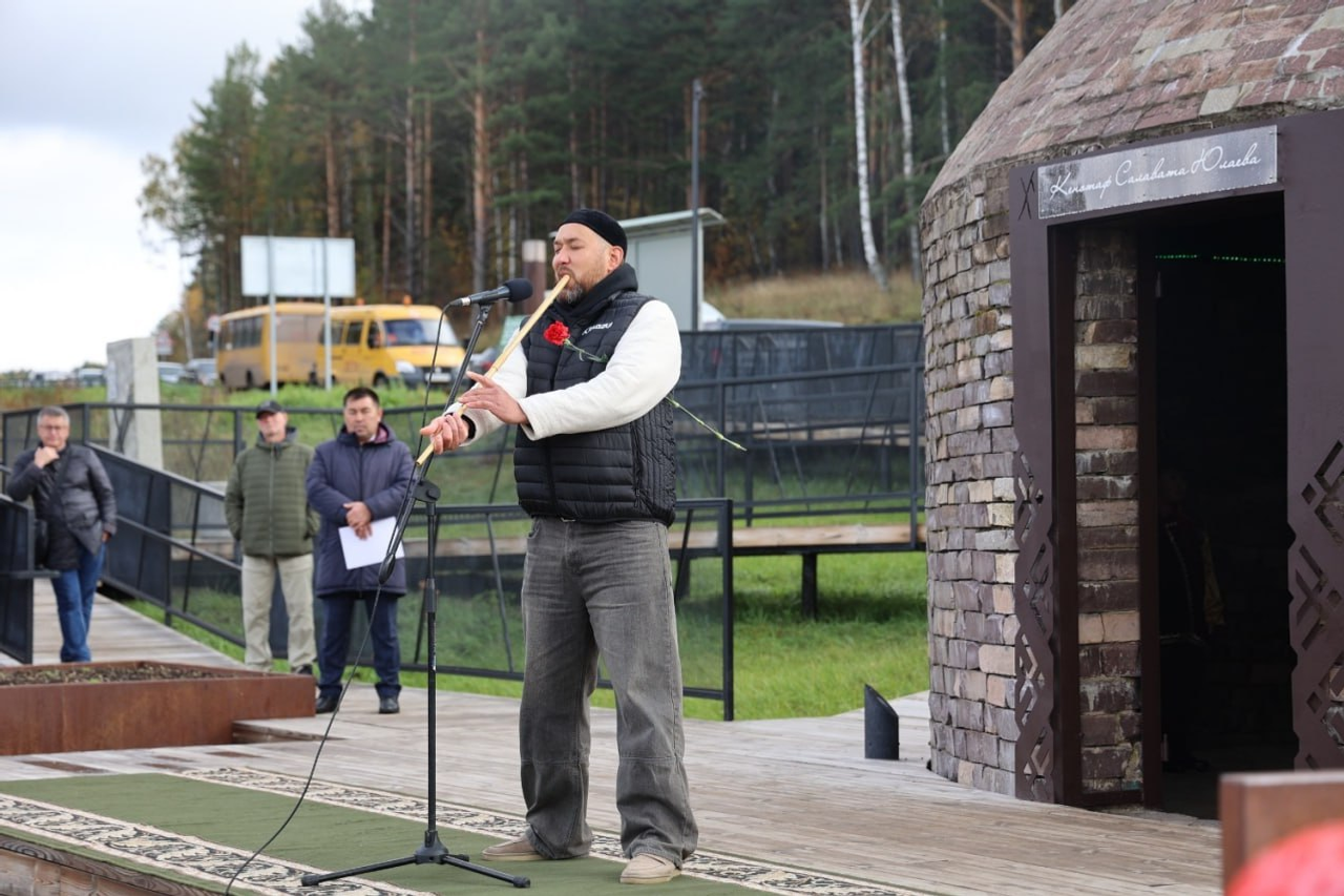 В Башкирии увековечили память Салавата Юлаева открытием кенотафа на малой родине